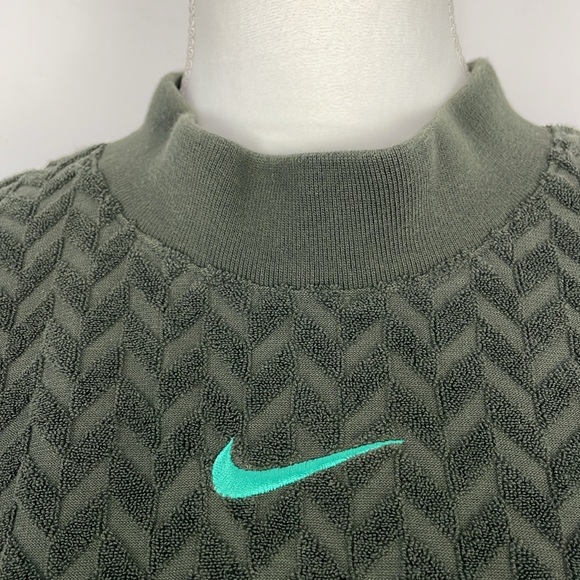 Nike Everyday Mod Boxy Top. Olive Green. Size Large. - Picture 2 of 13